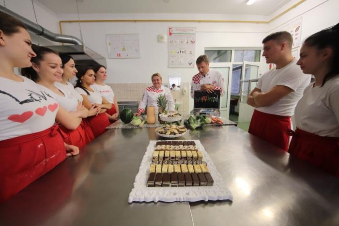 U Industrijsko-obrtničkoj školi Slatina edukativna radionica za buduće kuhare